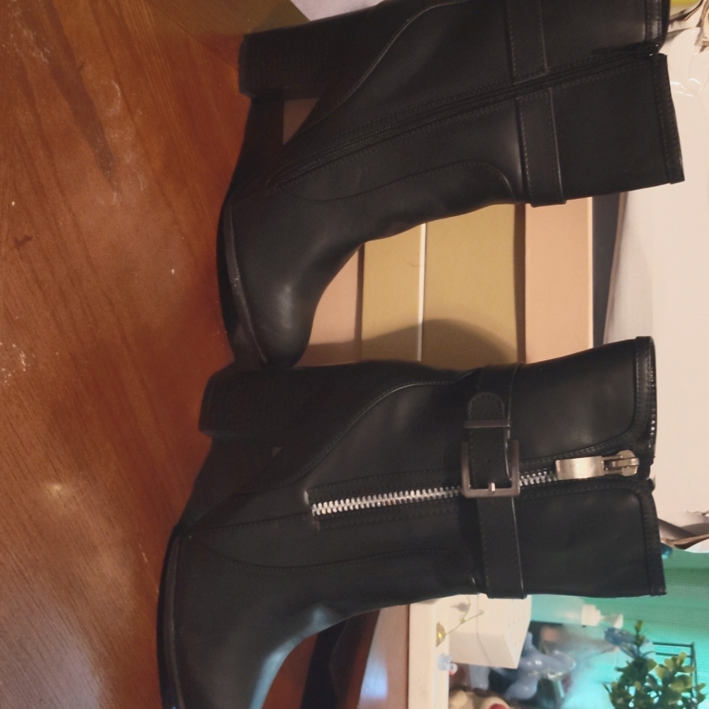 Brand new Zoey boots